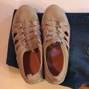 Sketchers outdoor loafer